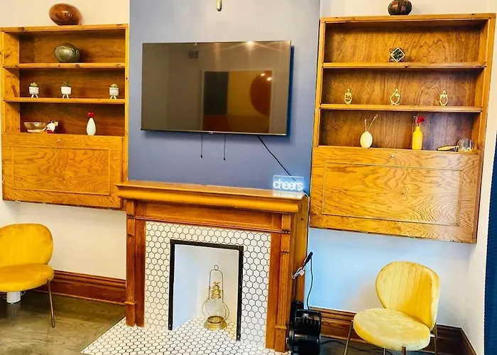 Lincoln Park 3 Bedroom Penthouse