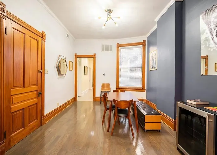 Lincoln Park 3 Bedroom Penthouse