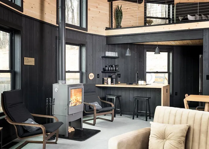 Skyline Yurt: Hot Tub~Wood Stove~Wifi~Evcharger