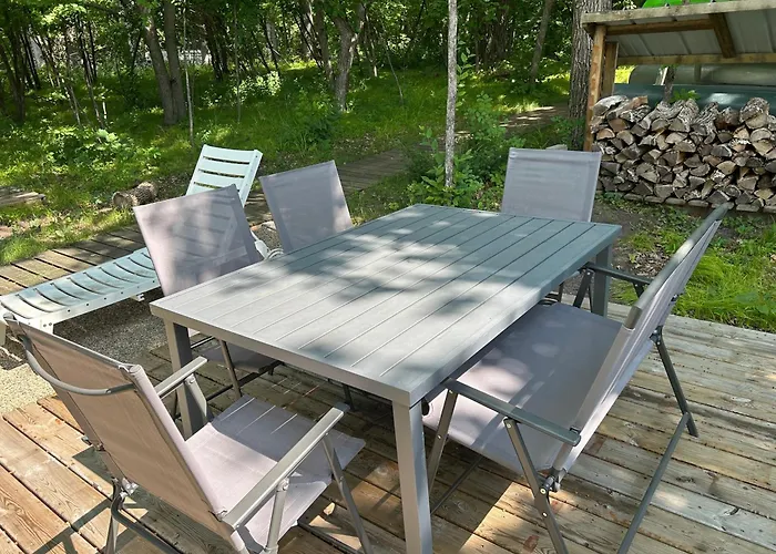 Restful Retreat On The Lake - Natural And Peaceful