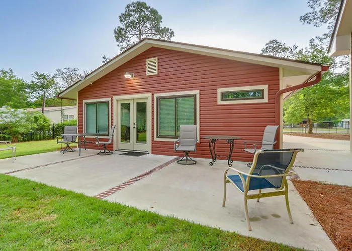 Walk To Restaurants: Bluffton Retreat W/ Patio