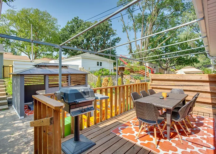 Pet-Friendly Minneapolis Home ~ 8 Mi To Downtown!
