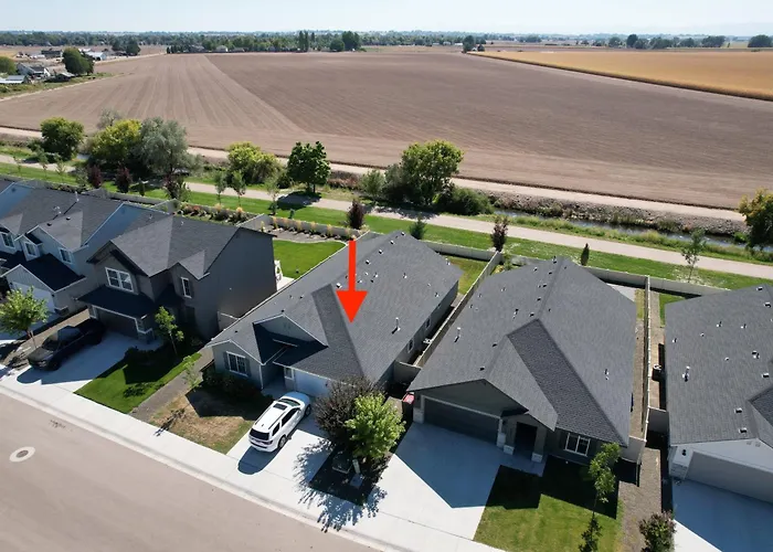 Brand New 4-Bdrm Home Farmhouse At Grand Rapids