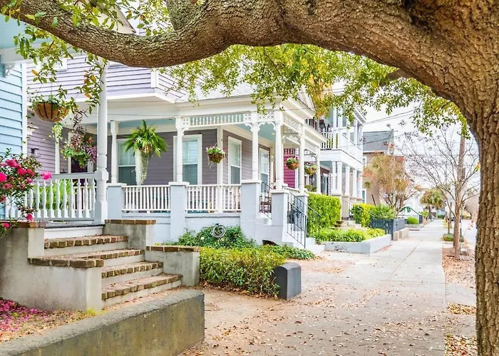 Spacious And Quiet One Block Off King Street