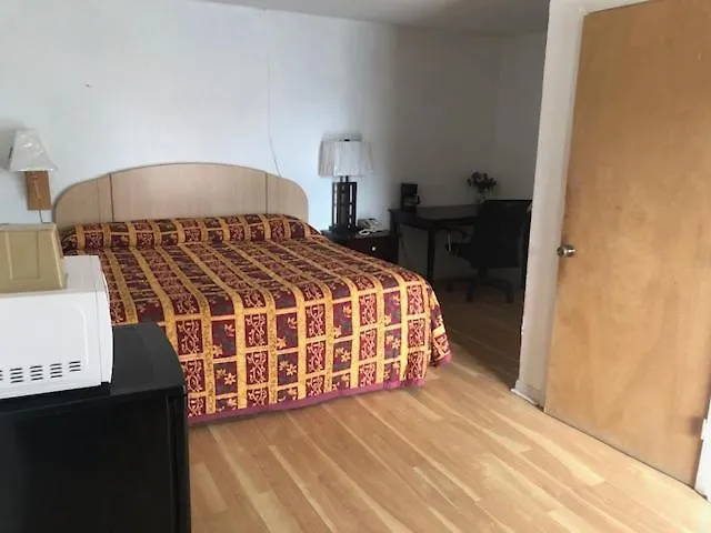 Budget Inn & Suites -Super-Ice Cold And Comfortable & Wonderful Rooms Plus Refrigerator,Microwave Hbo Max Tv & Best Value!