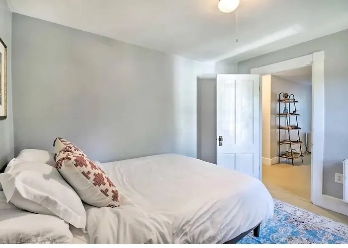 Charming Bingham Home Near Outdoor Adventure, Pet Friendly!