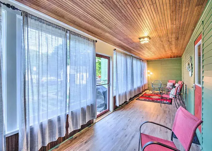 Charming Bingham Home Near Outdoor Adventure, Pet Friendly!