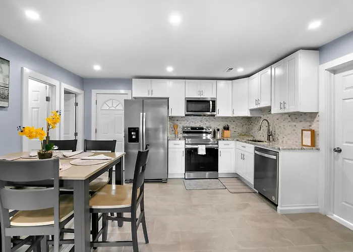 3 Bedroom Apartment On Forestville Bristol