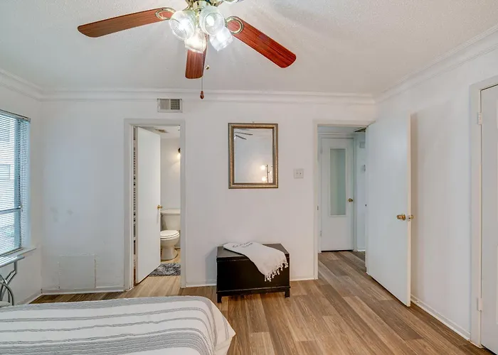 4 Mi To Dtwn Dallas: Condo W/ Pool Access!