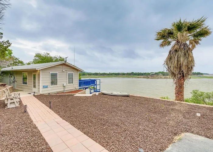 Waterfront Lake Buchanan Cottage W/ Kayaks!