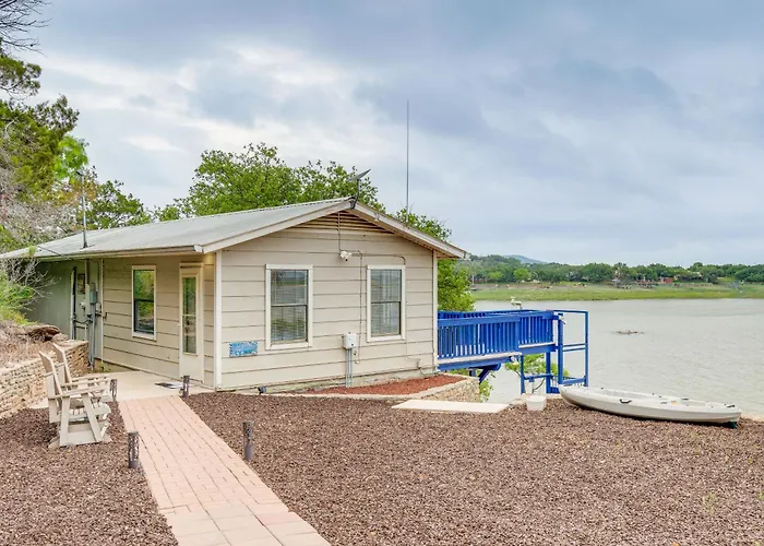 Waterfront Lake Buchanan Cottage W/ Kayaks!