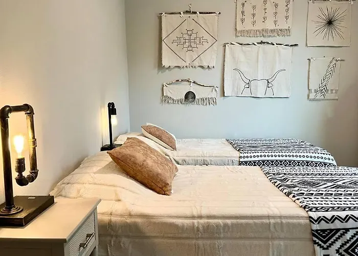 Sweet Stay With Fully Fenced Yard