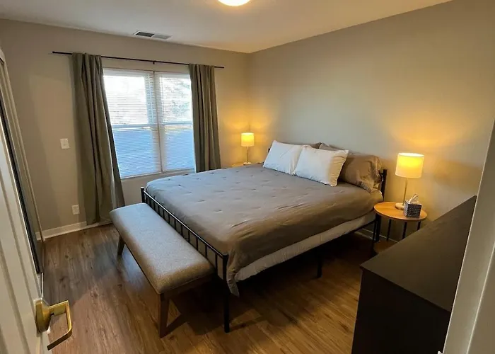 Aksarben 1 Bedroom-Close To I-80