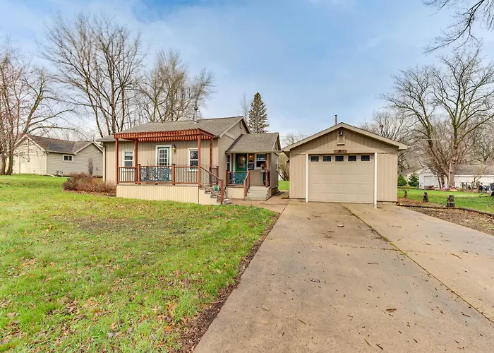 Charming Spirit Lake Home - 6 Mi To Arnolds Park!