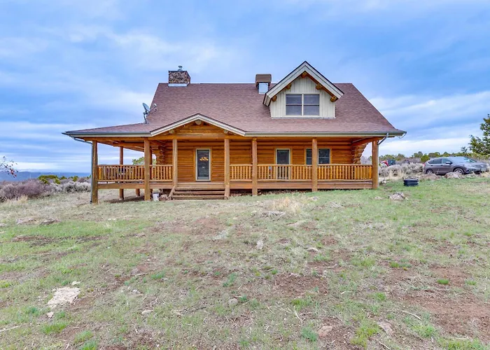 Spacious Rifle Cabin W/ Deck + Mountain Views!