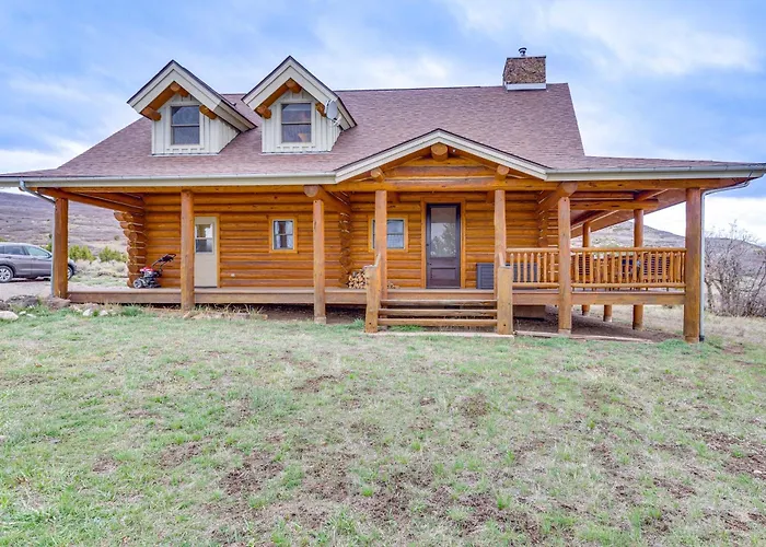 Spacious Rifle Cabin W/ Deck + Mountain Views!