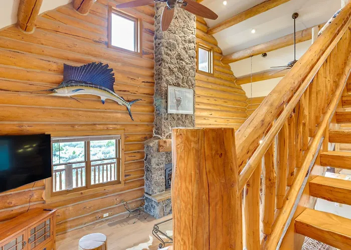 Spacious Rifle Cabin W/ Deck + Mountain Views!