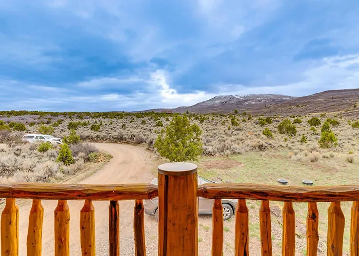 Spacious Rifle Cabin W/ Deck + Mountain Views!