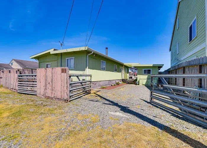 Peaceful Eureka Beach Cottage W/ 30-Foot Dock