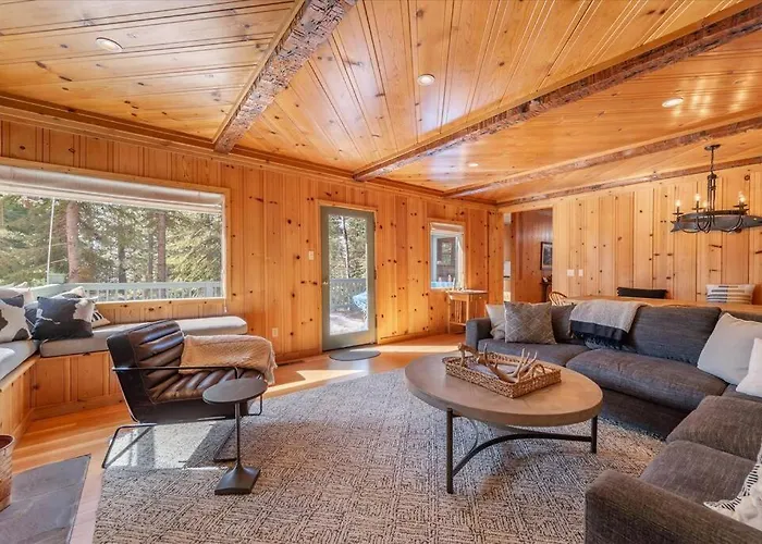 Cozy Designer Decorated Cabin Near Slopes Fireplace Peekaboo Lakeview