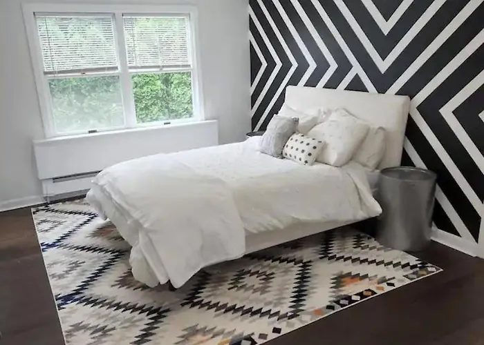 Middletown Modern Apartment W/ Private Deck - Ribryan Properties