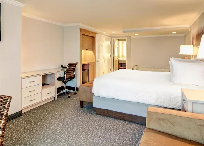 Hallmark Resort In Cannon Beach