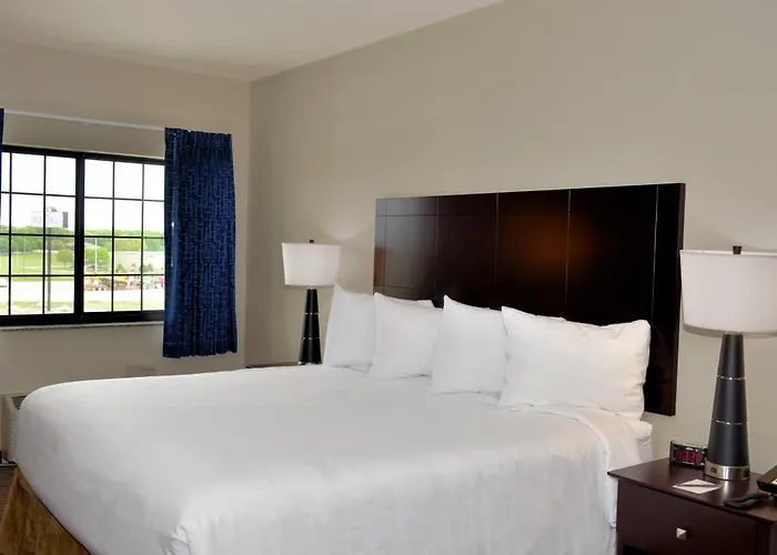 Cobblestone Inn & Suites - Holstein