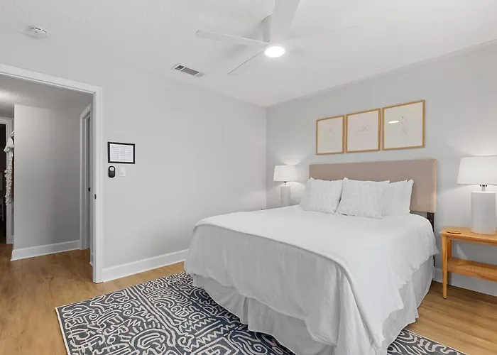 Island Suite - Walk To Downtown!