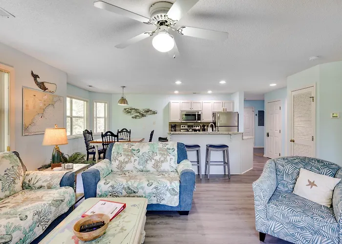 Coastal Condo W/ Screened Deck + Community Pool