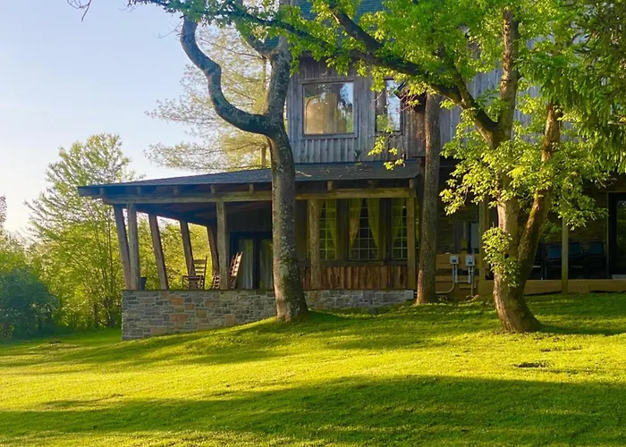 Whimsical Gatehouse At Dark Horse Retreat