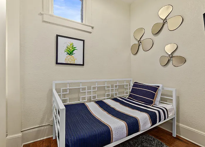The Ray- 1St Floor Charming Condo- Walk To Downtown