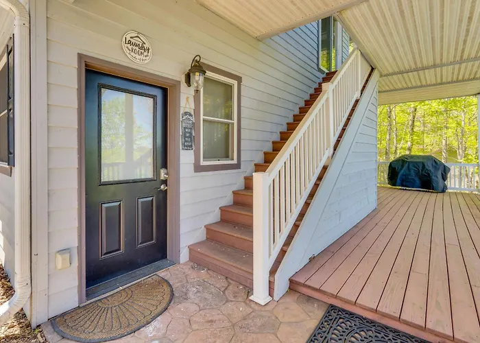 Lake-View Condo With Covered Deck In Hiawassee!