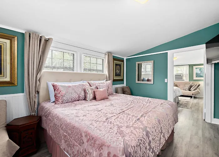 Casa Maria 3- Historic Charming Apt, Steps To Everything Downtown!