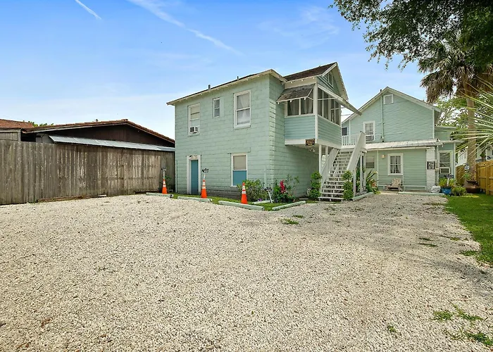 Casa Maria 2- Charming, Quaint Apt Next To Everything Downtown!