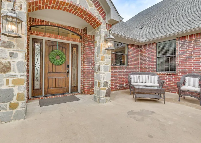Dock & Game Room: Alvarado Lake Getaway!