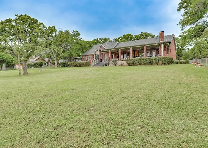 Dock & Game Room: Alvarado Lake Getaway!