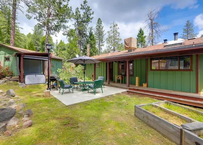 1 Mi To Lake: Hot Tub Haven In Pollock Pines!