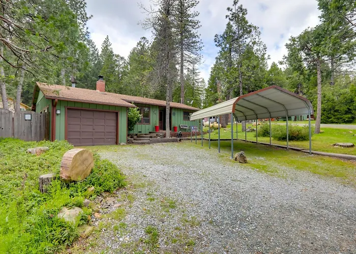 1 Mi To Lake: Hot Tub Haven In Pollock Pines!