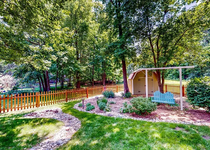 Dog-Friendly Yard! Family Retreat In Fort Wayne