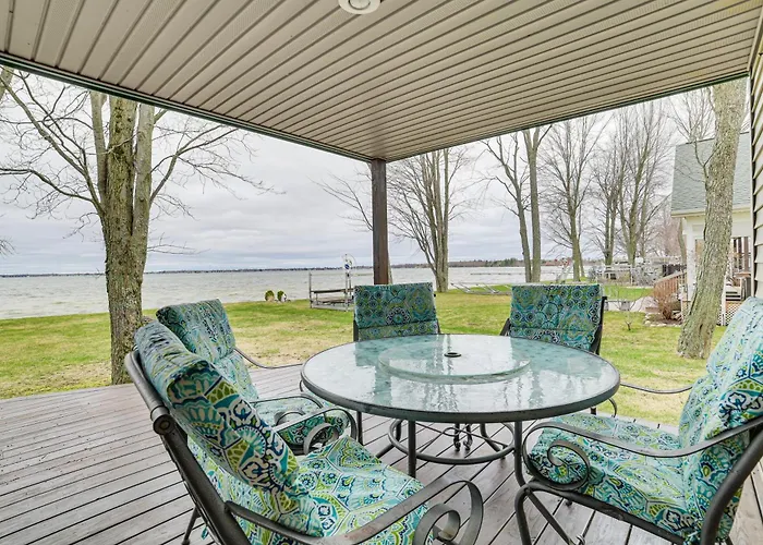 Family-Friendly Houghton Lake House: Steps To Lake