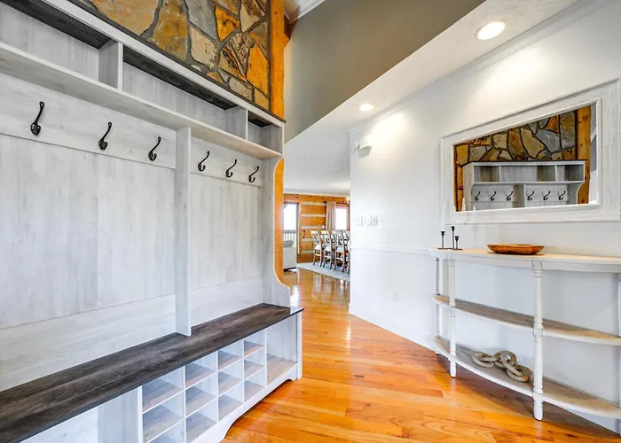 Panoramic Mtn Views: Spacious Tennessee Home!