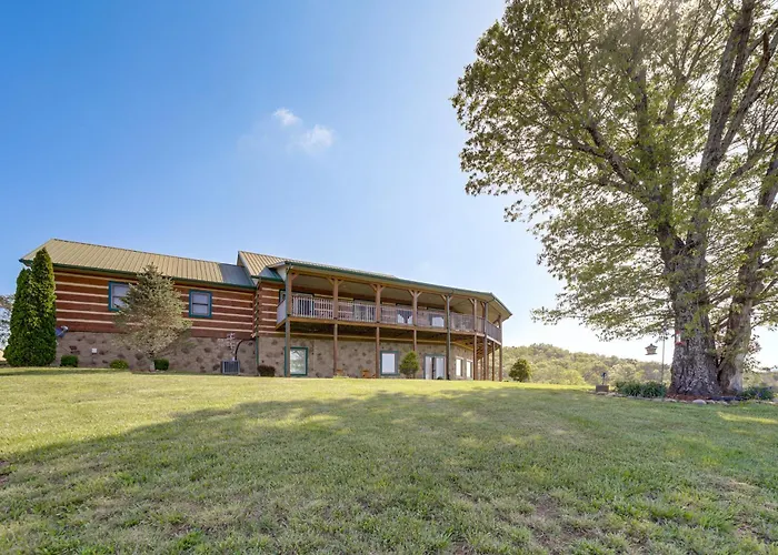Panoramic Mtn Views: Spacious Tennessee Home!