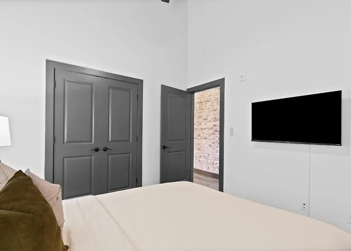 Brick & Bed Riverfront Lofts, Pc 201