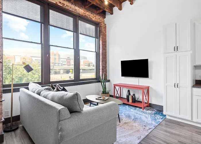 Brick & Bed Riverfront Lofts, Pc 201