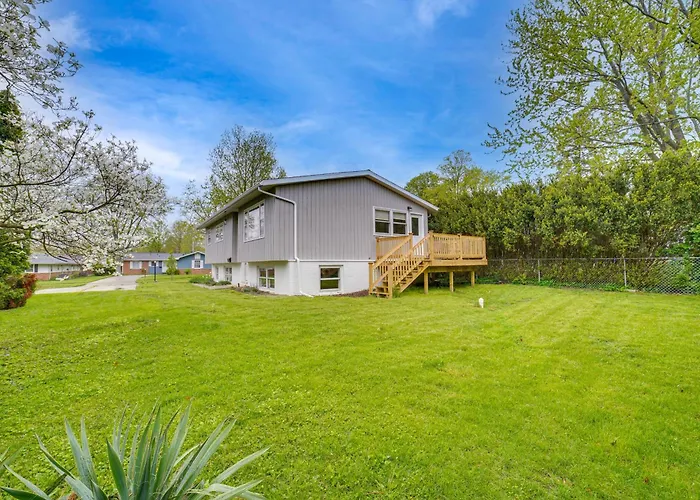 Modern Urbana Home: 2 Mi To University Of Illinois
