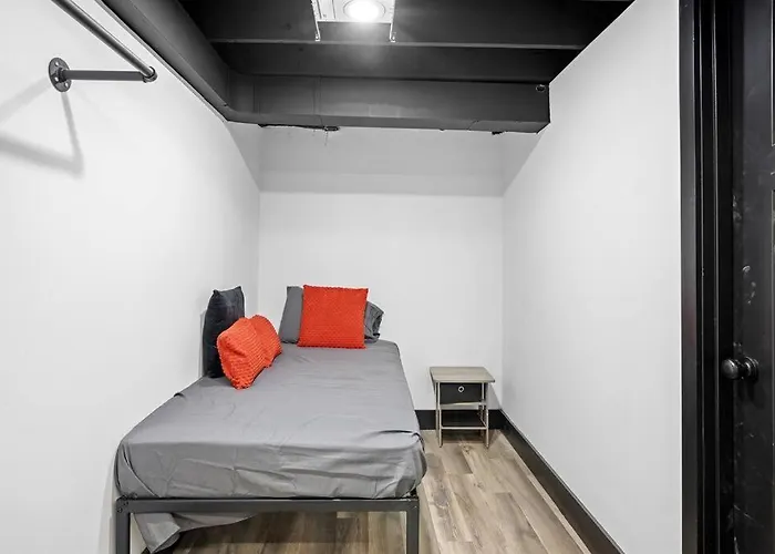 Roomy Retreat-Family & Friends 2 King Bed Game Room