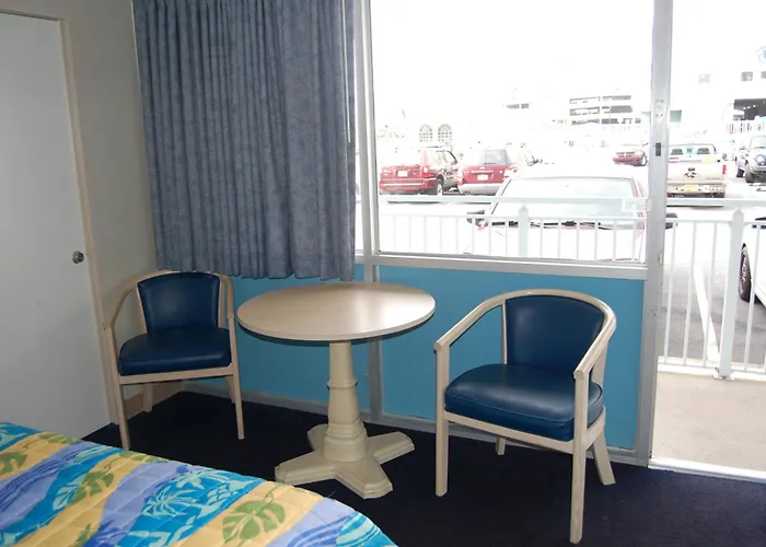 Thunderbird Beach Motel