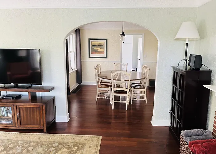 State Street Cottage, Suite 2