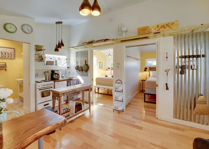 4-Season Gold Coast Cottage, 2 Mi To Winter Sports