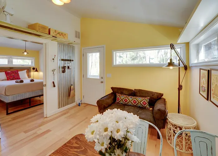 4-Season Gold Coast Cottage, 2 Mi To Winter Sports